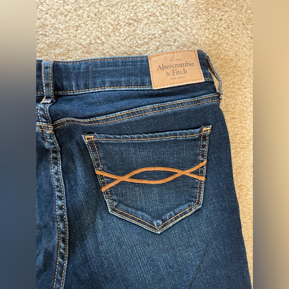 Like new A&F Jeans/ great for very petite sizes! 00S W24 L27 - Picture 3 of 5